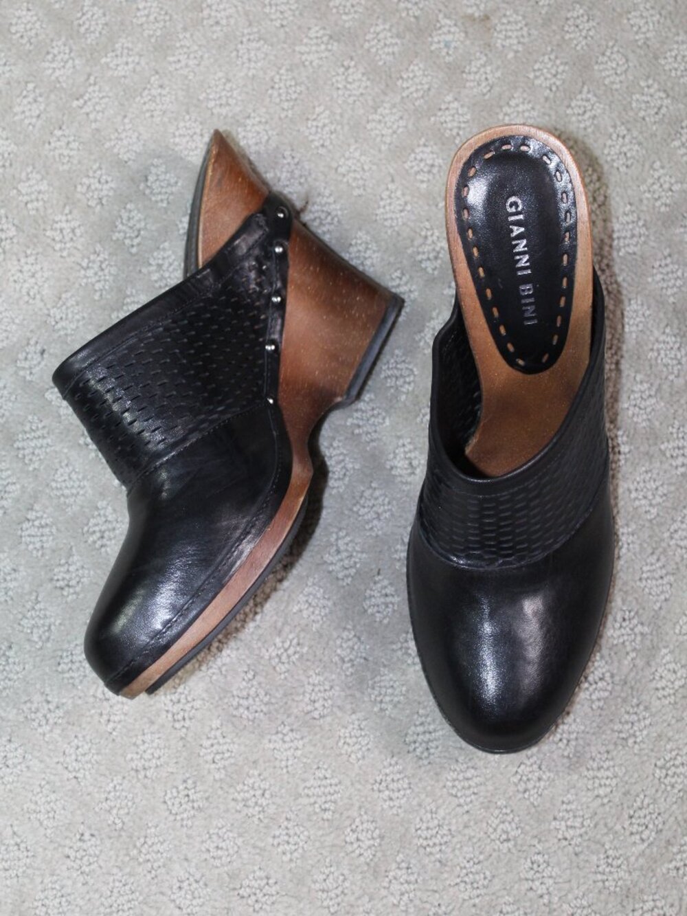 Gianni Bini Size 8M Black Leather Round Toe Mule Wedge Heels